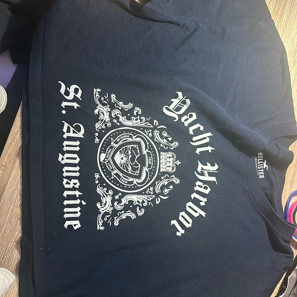 Hollister, Size small, Navy blue t shirt